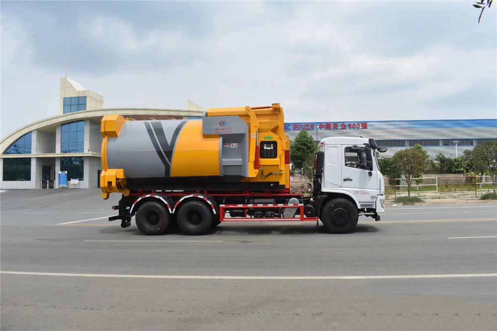 國(guó)六18方東風(fēng)專(zhuān)底后雙橋 勾臂垃圾車(chē)